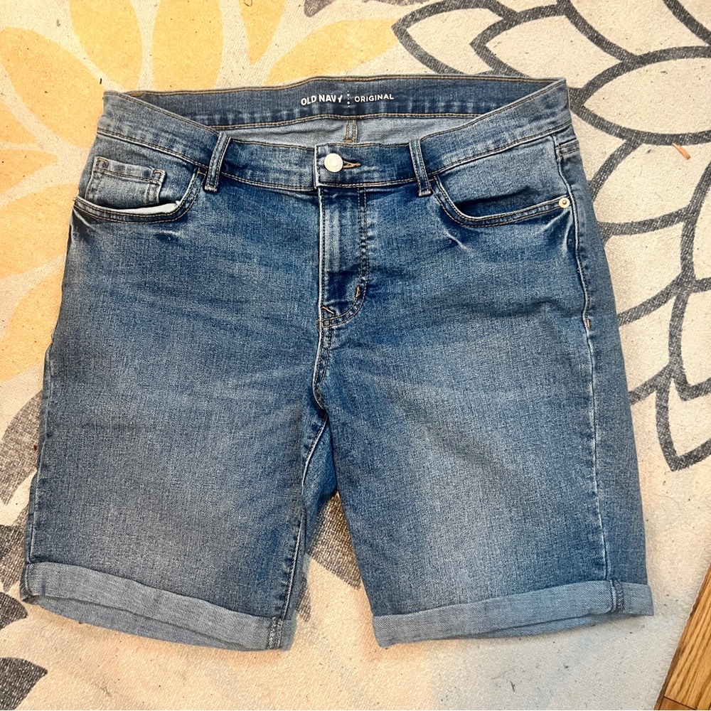 old navy Bermuda jean shorts medium wash mid rise